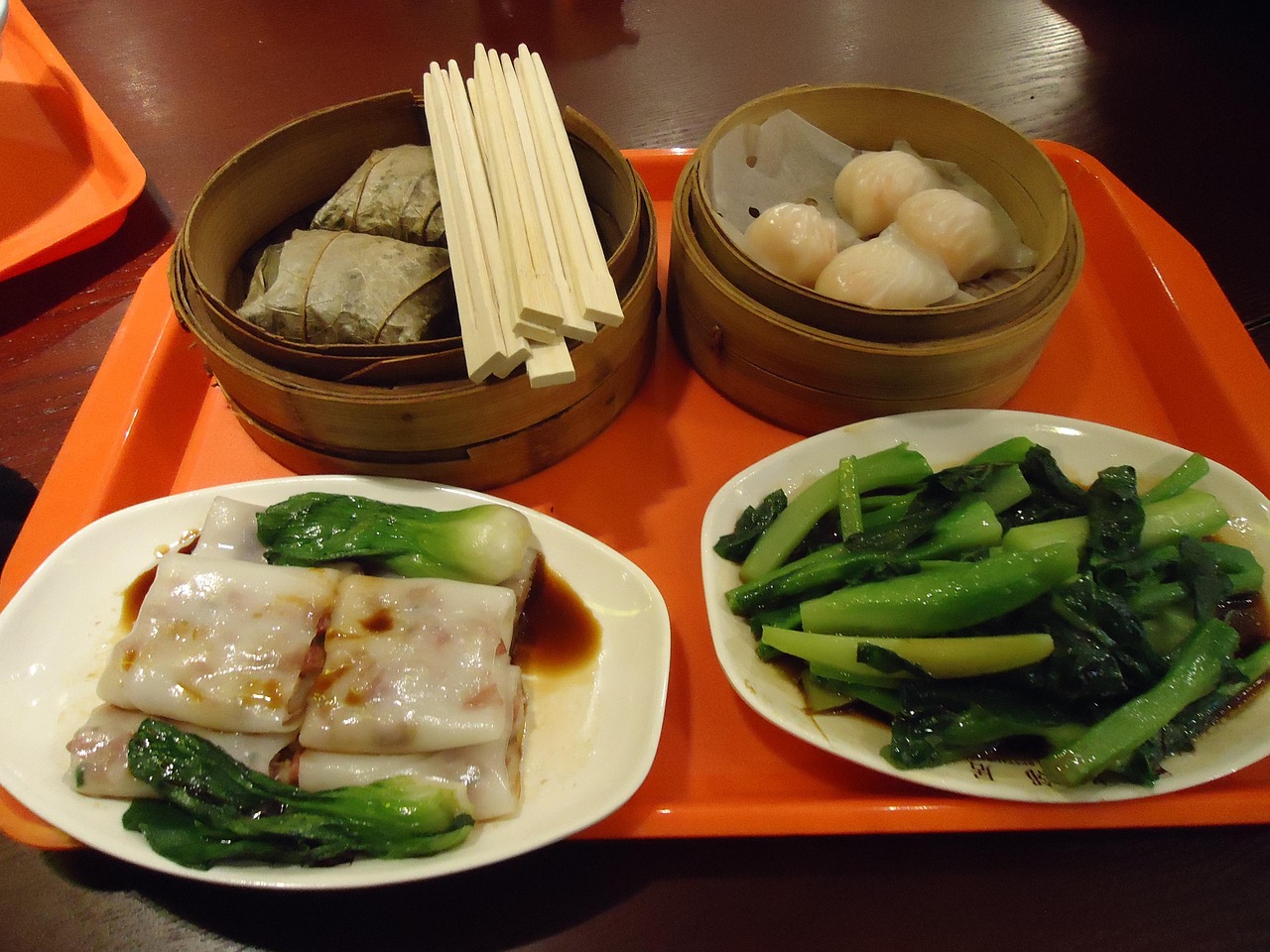 探索中国美食的多彩世界，从街头小吃到宫廷佳肴