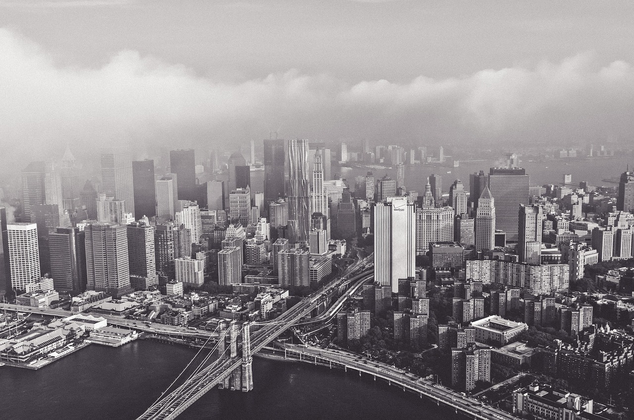 都市怏报电话，连接你我的信息桥梁